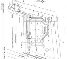 Voici un plan de masse de la maison sur le terrain