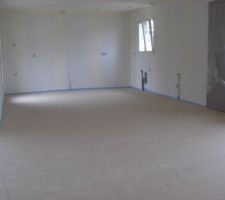 La chape coulée dans la cuisine ...