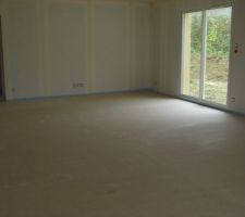 La chape coulée dans le salon...