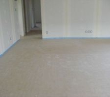 La chape coulée dan le couloir ...