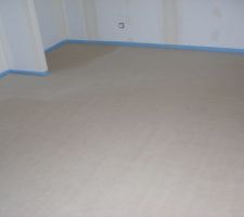 La chape enfin coulée dans la chambre d'amis...