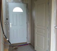 Entrée et toilettes