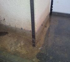 Belle remont&eacute;e d'eau qui vient de la nappe....