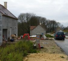 Une vue de l'enfilade avec la pelle qui fait le terrassement chez Danymelo (lot 12)