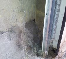 D&eacute;tail sur finition:
Enduit hydrofuge car infiltration...par le sous-sol