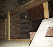 La cheminée dans le grenier
