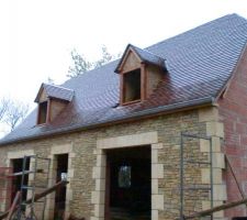 Toiture en cour avec une nouvelle tuile terreal sortie pour notre région (imitant la vieille)