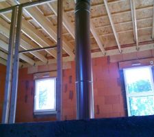 Le conduit du poele à l'étage