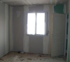 Notre chambre, avec entr&eacute;e dans la S.D.B.