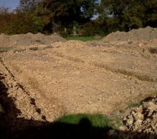 Bon l&agrave; d&eacute;j&agrave; &ccedil;a surprend !!  en pleine for&ecirc;t que des cailloux ! ma hernie discale se r&eacute;jouie d&eacute;j&agrave; !  les poteaux vont me co&ucirc;ter cher physiquement  oO