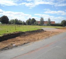 Le terrain qui accueillera notr maison parmi d'autres...
Bornage Termin&eacute;.