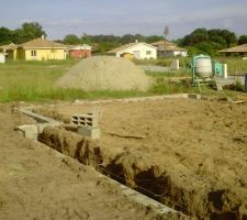 Fondation arriere de la maison au niveau baie vitr&eacute;e
