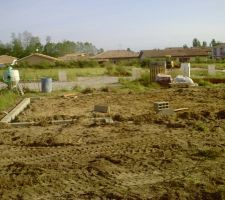 Suite fondation (vue arriere de la maison cote garage)