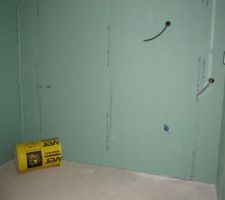 La salle de bain... sa douche à l'italienne, son meuble double vasque ....