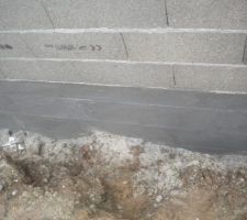 Vide-sanitaire hydrofugé.