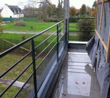 Les garde corps ext&eacute;rieures   couventines sont mises sur la coursive