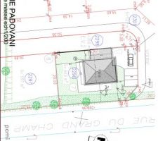 Plan de masse sur terrain de 603m2 avec entrée au Nord