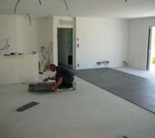 Le d&eacute;but du carrelage