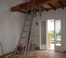 La mezzanine en cours de destruction.