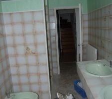La salle de bain vue de l'autre côté