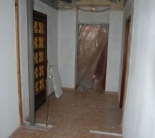 Et voilà l'entrée lorsqu'on m'a retirer la masse des mains.