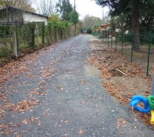 Allée calcaire et pré viabilisation réalisées par le vendeur