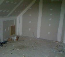 Trappe dans chambre du bébé
