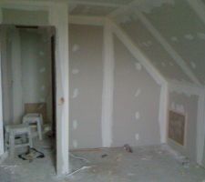 Trappe dans 3ème chambre et palier étage