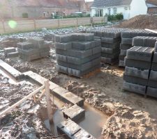 Premiers parpaings sous l'eau...