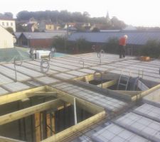 Coffrage et chev&ecirc;tre de tr&eacute;mis d'escalier et du vide de hall