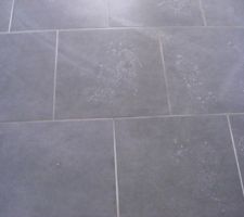 Carrelage de la salle de bain termin&eacute;...