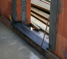 Seuil du ch&acirc;ssis fixe de la salle &agrave; manger