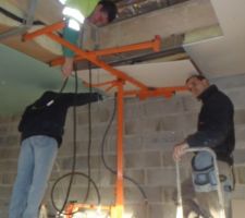 Avec papa et beau-papa, le chantier avance vite !
