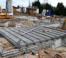 Les hourdis commencent à être posés