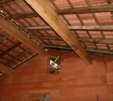 Le garage est couvert : ne manquent que les finitions