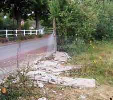 Ouverture de la facade nord
mur en beton cassé a la masse par mon mari muclor(nan 'rigole)