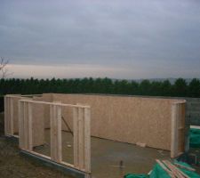 Montage d'une premi&egrave;re partie du rez-de-chauss&eacute;