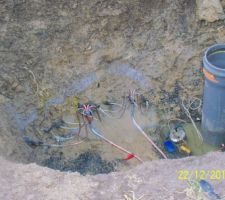 Les 2 araignées à gauche
La pompe à gauche