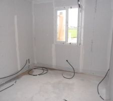 21/12/11*14h30 la chambre du bas qui à pris l'eau avec tout ce qui est tombé !
Faute à la brique? Tel est la question