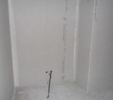 21/12/11*14h30 le futur emplacement du bureau dans la chambre vip