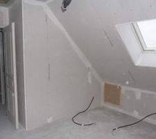 21/12/11*14h30 Chambre vip avec une trappe cloison technique