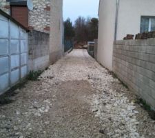 Chemin d'accès empierré