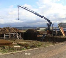 Mise en place des coffrages pour les murs du sous sol