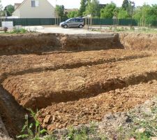 Un trou d'environ 117m², pour un vide sanitaire de 6 rangs de parpaings. Ça fait beaucoup de terre.