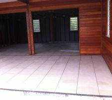 LA VUE TERRASSE ET SALON FRAICHEMENT CARRELES