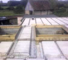 Liaison entre les chev&ecirc;tres de vide hall et de tr&eacute;mie d'escalier