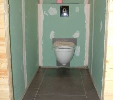 Joints finis dans les wc