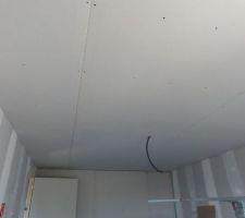 Placo plafond et mur du fond fini de poser