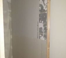 Mise en place placo sur mur entre wc et chambre sans rail collé au mur, par mes soins