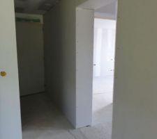 Mise en place placo sur mur entre cuisine et salon, par mes soins